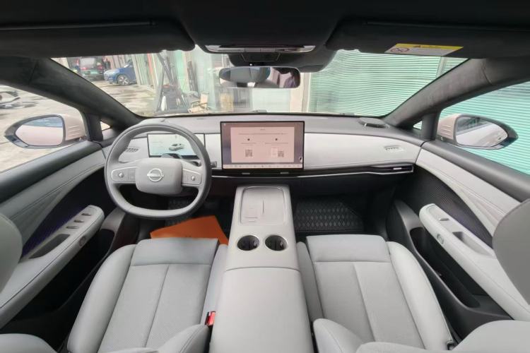 Used Nissan N7 2025 625 Max Interior 2