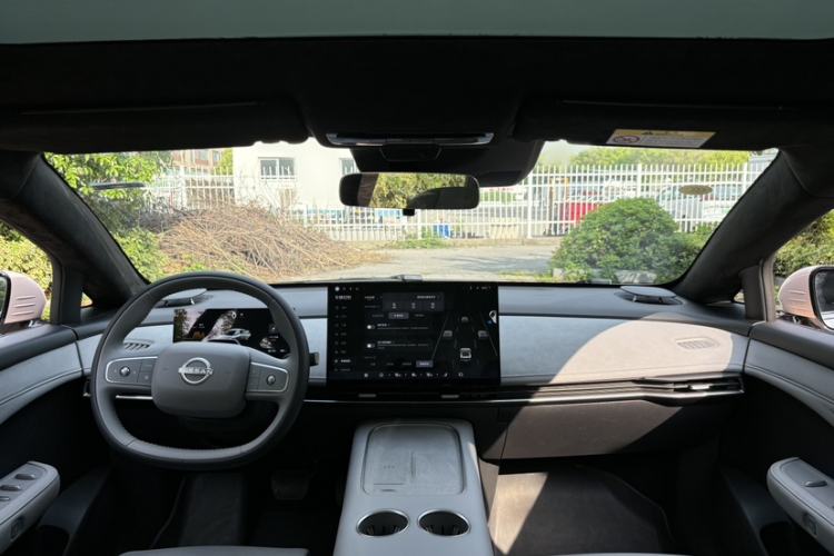 Used Nissan N7 2025 625 Max Interior 2