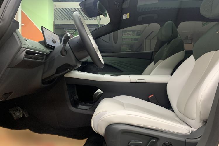Used Nissan N7 2025 625 Pro Interior 2
