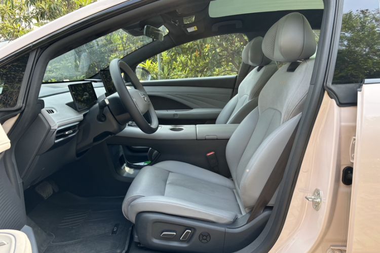 Used Nissan N7 2025 625 Max Interior 3