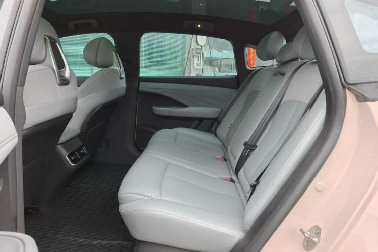 Used Nissan N7 2025 625 Max Interior 4