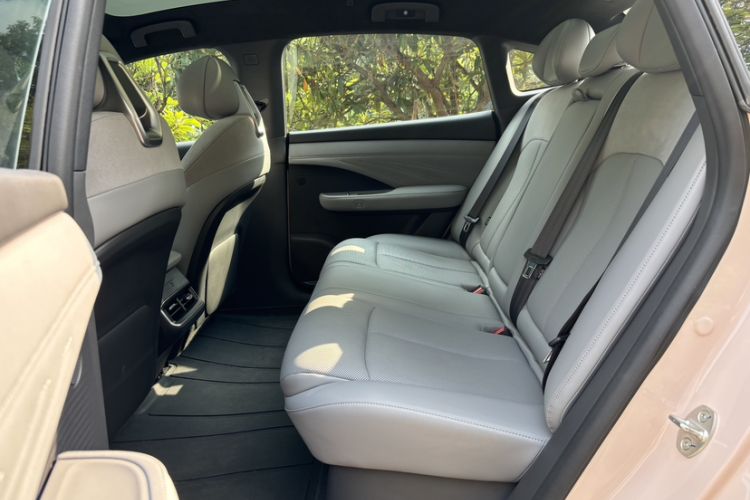 Used Nissan N7 2025 625 Max Interior 4