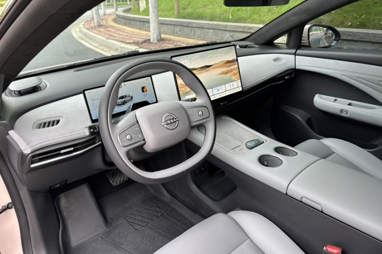 Used Nissan N7 2025 510 Max Interior 7