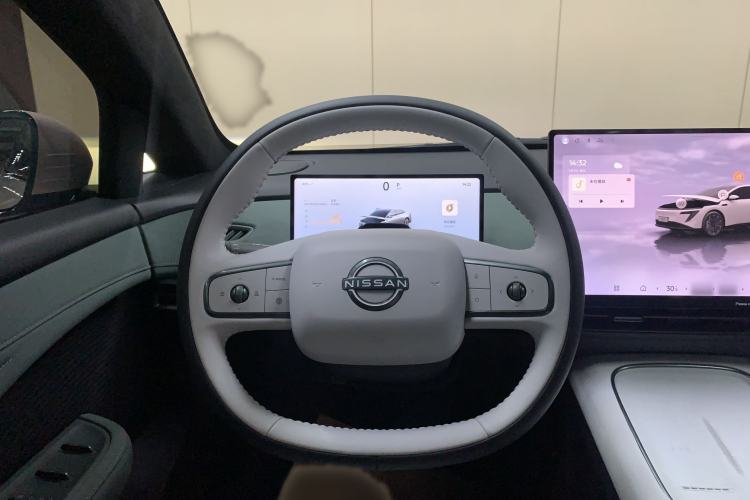 Used Nissan N7 2025 625 Pro Interior 7
