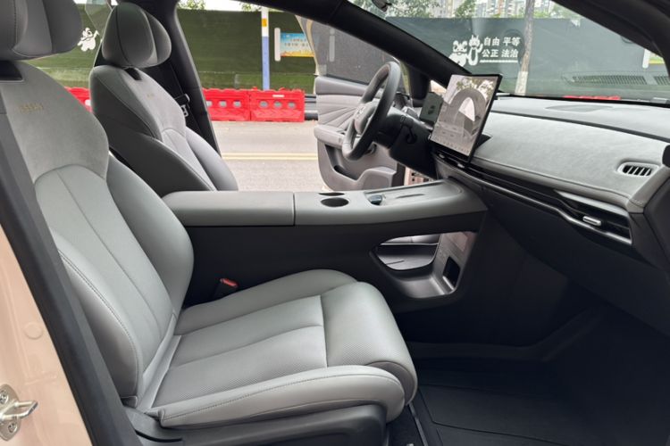 Used Nissan N7 2025 510 Max Interior 9