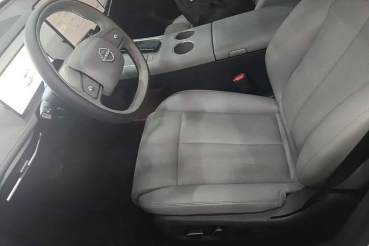 Used Nissan N7 2025 510 Max Left Front Seat