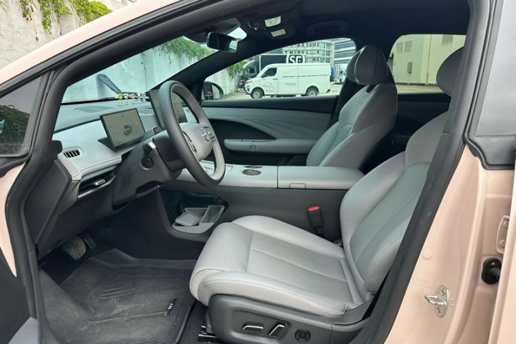 Used Nissan N7 2025 625 Max Left Front Seat