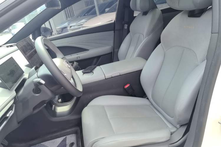 Used Nissan N7 2025 625 Max Left Front Seat