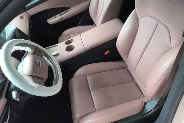 Used Nissan N7 2025 625 Max Left Front Seat