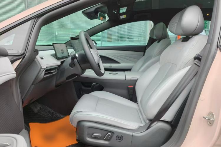 Used Nissan N7 2025 625 Max Left Front Seat