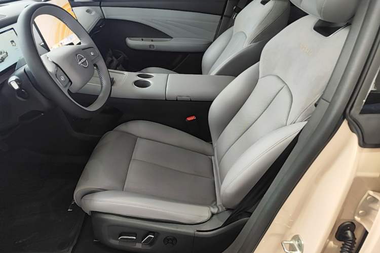 Used Nissan N7 2025 510 Max Left Front Seat