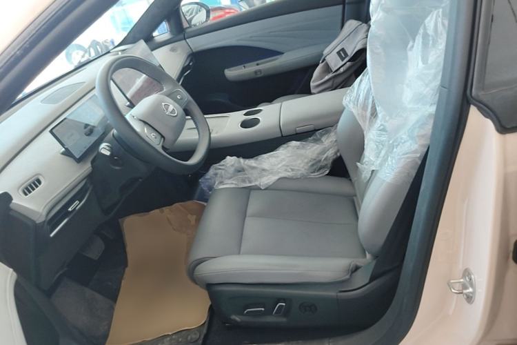 Used Nissan N7 2025 625 Max Left Front Seat