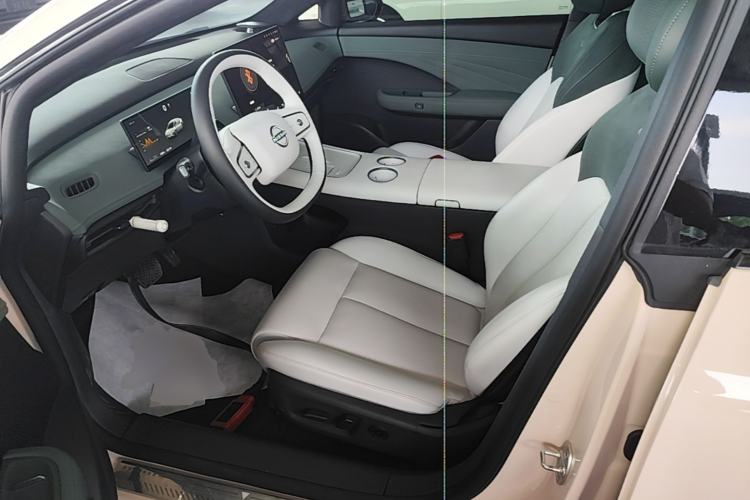 Used Nissan N7 2025 625 Max Left Front Seat