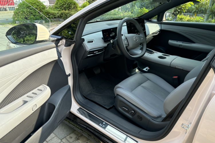 Used Nissan N7 2025 625 Max Left Front Seat