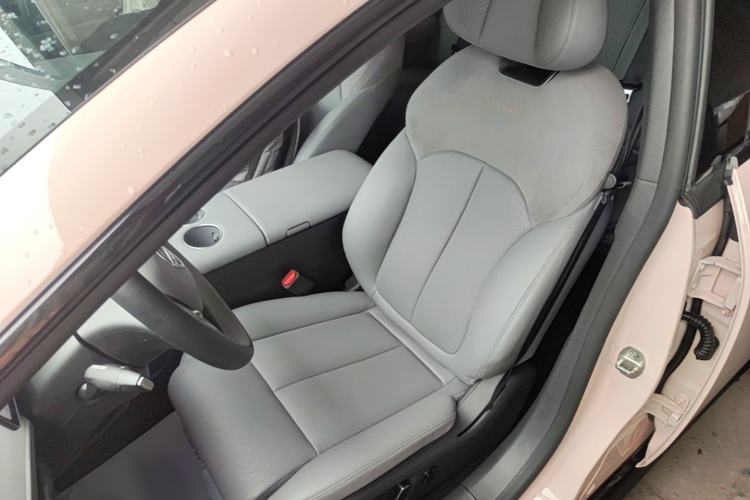 Used Nissan N7 2025 625 Max Left Front Seat