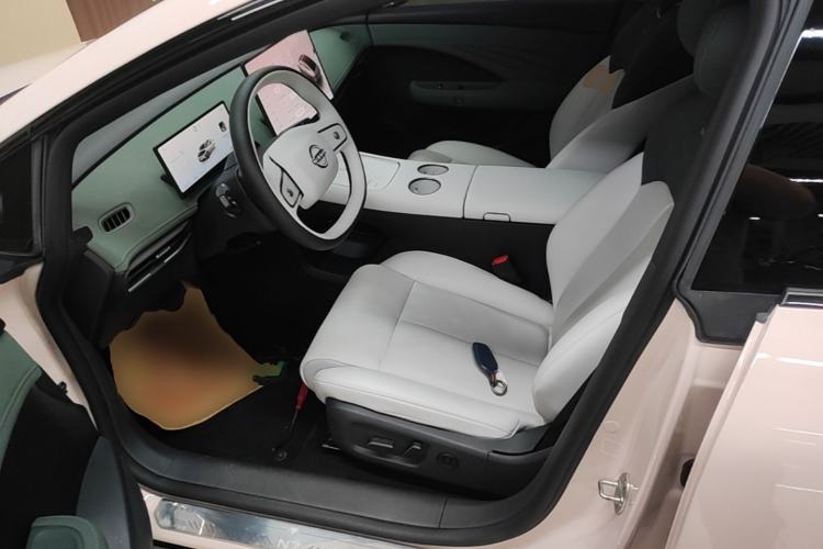 Used Nissan N7 2025 625 Pro Left Front Seat