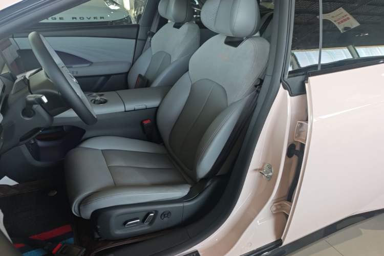 Used Nissan N7 2025 625 Max Left Front Seat