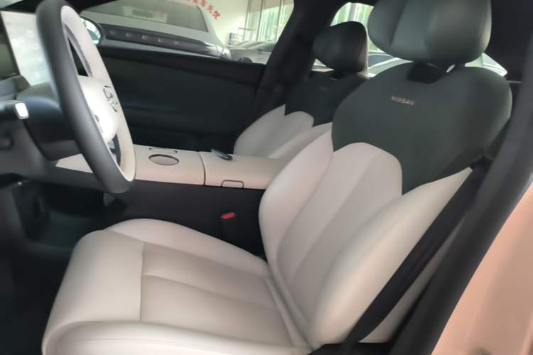 Used Nissan N7 2025 625 Max Left Front Seat