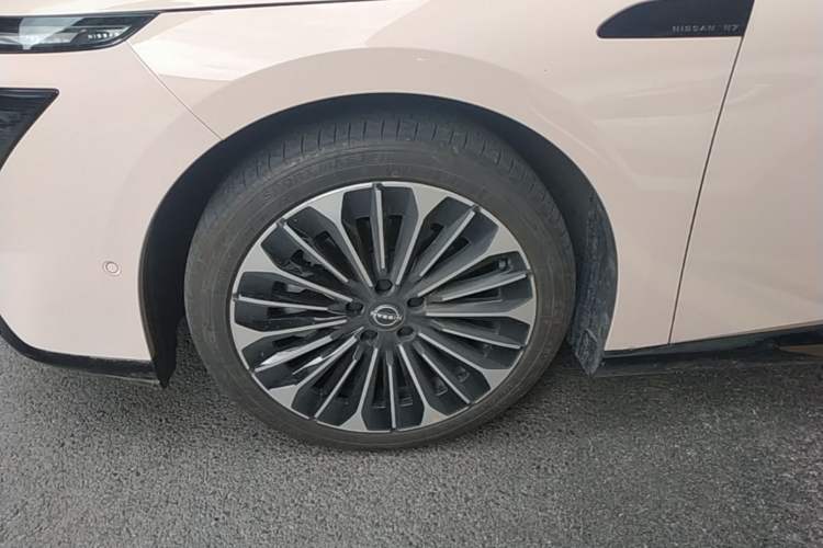 Used Nissan N7 2025 625 Max Left Front Wheel Hub