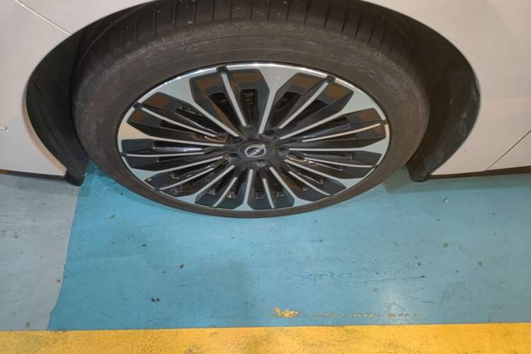 Used Nissan N7 2025 625 Max Left Front Wheel Hub