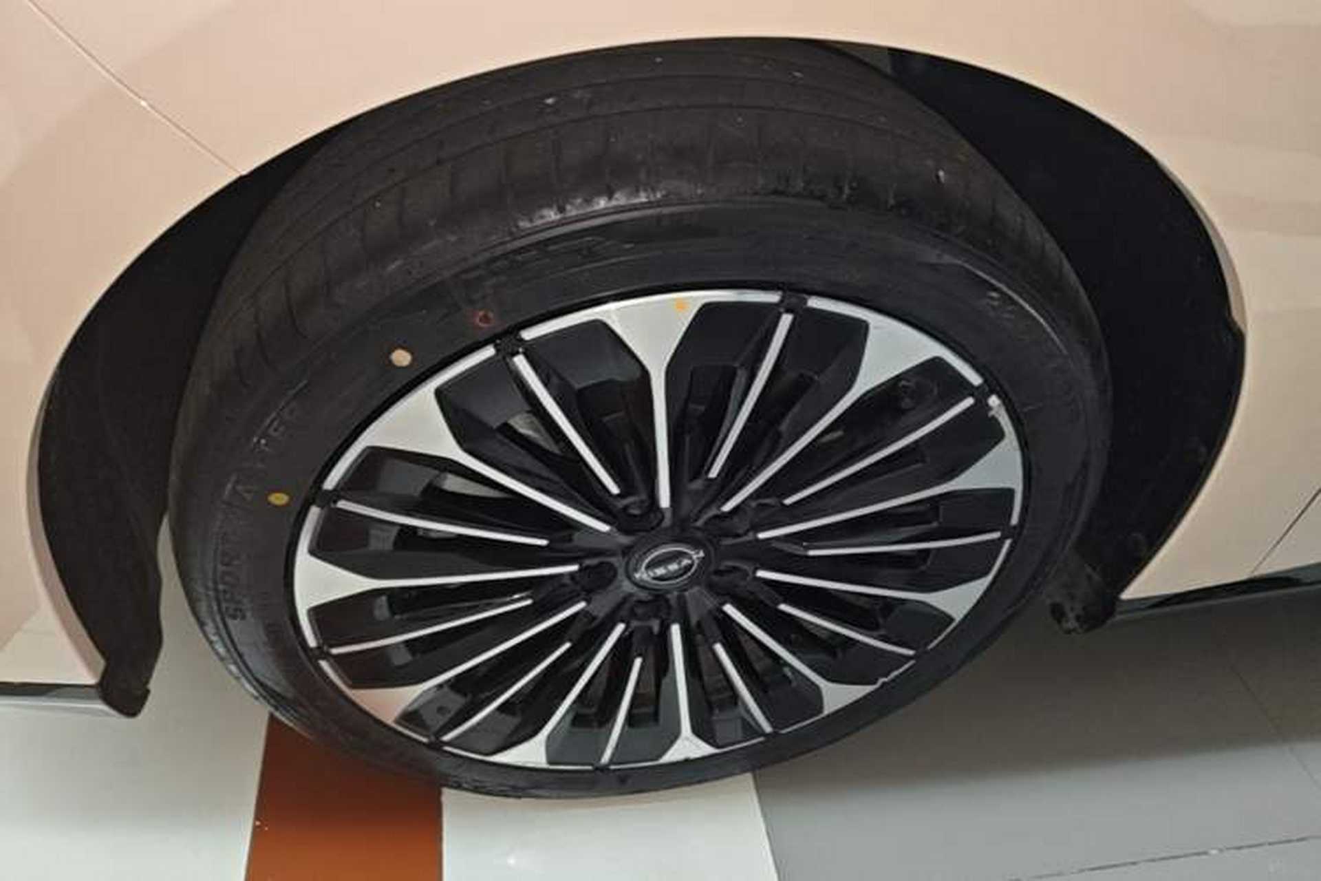 Used Nissan N7 2025 510 Pro Left Front Wheel Hub