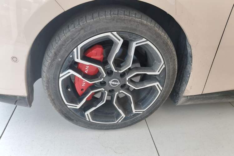 Used Nissan N7 2025 625 Max Left Front Wheel Hub