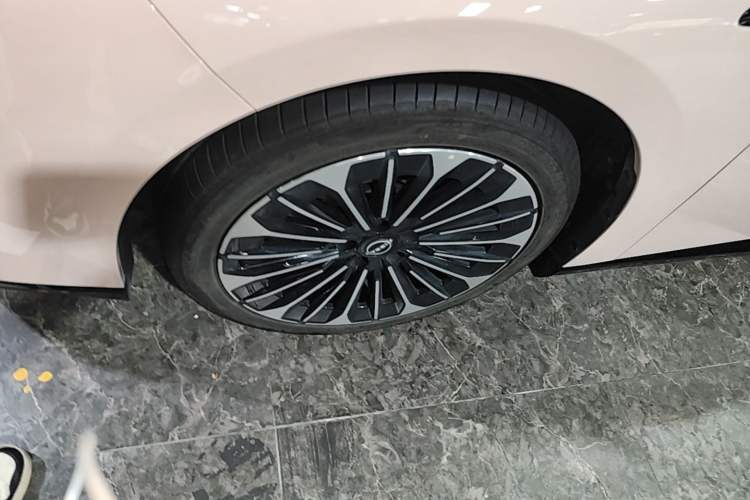Used Nissan N7 2025 510 Pro Left Front Wheel Hub