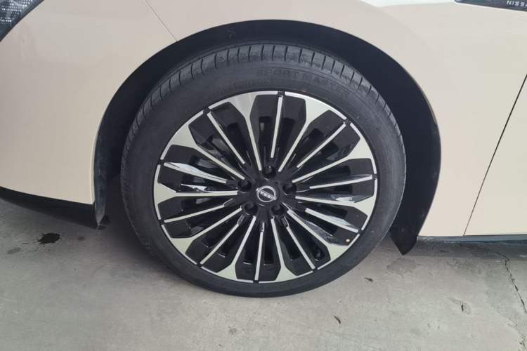 Used Nissan N7 2025 510 Pro Left Front Wheel Hub