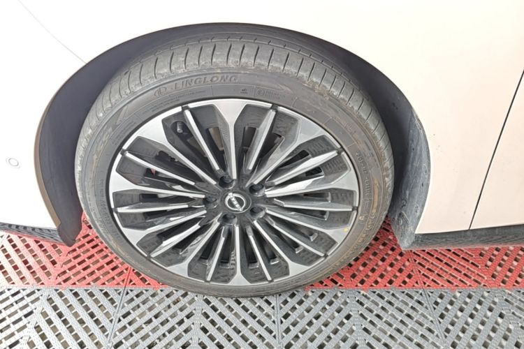 Used Nissan N7 2025 625 Max Left Front Wheel Hub