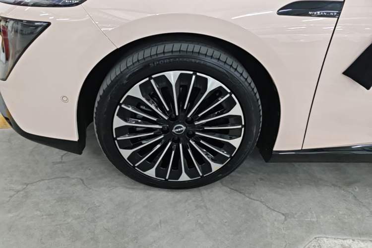 Used Nissan N7 2025 510 Max Left Front Wheel Hub