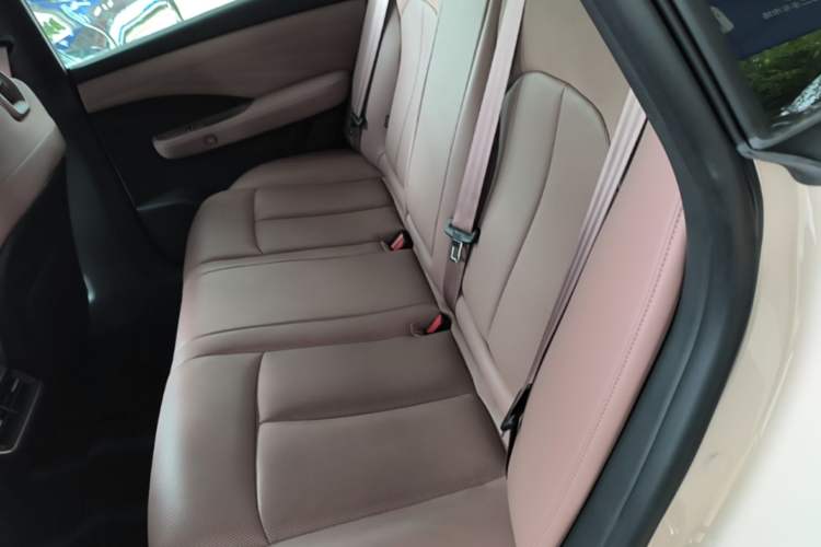 Used Nissan N7 2025 625 Max Left Rear Seat