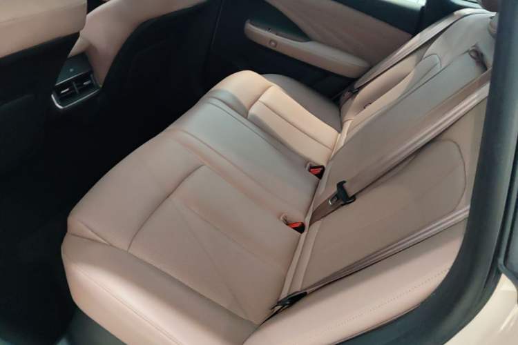 Used Nissan N7 2025 510 Pro Left Rear Seat