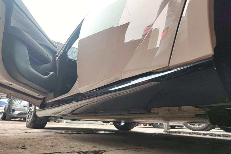 Used Nissan N7 2025 625 Max Left Side Sill