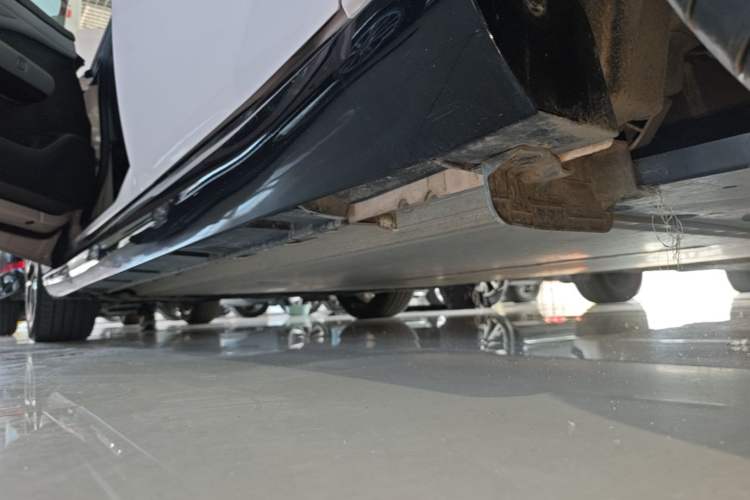 Used Nissan N7 2025 625 Max Left Side Sill
