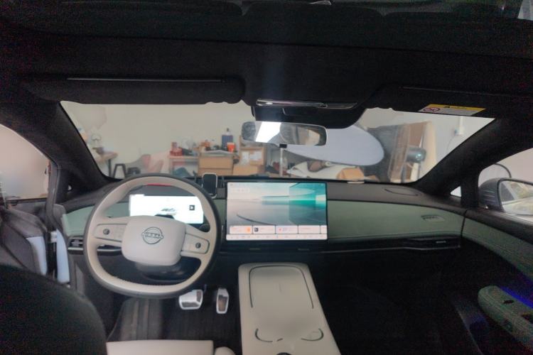 Used Nissan N7 2025 510 Max Center Console