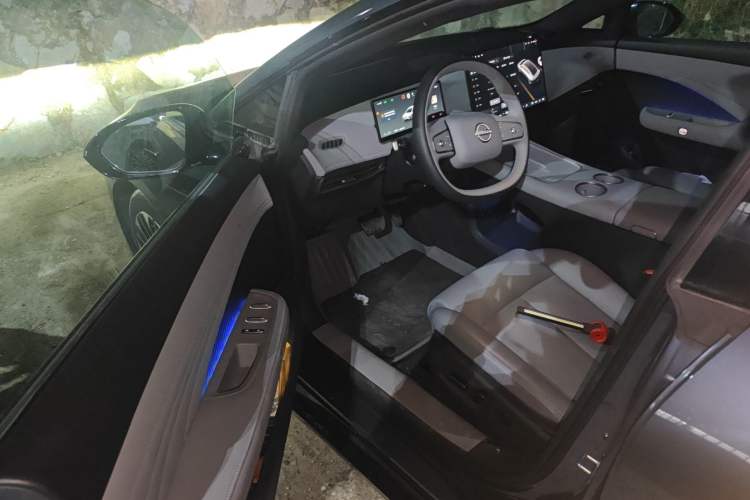 Used Nissan N7 2025 625 Max Driver Seat