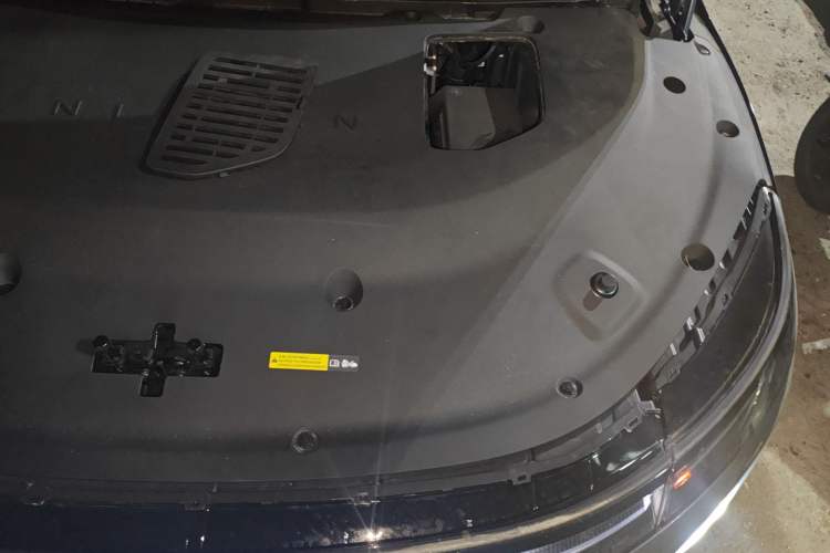 Used Nissan N7 2025 625 Max Engine Bay Left