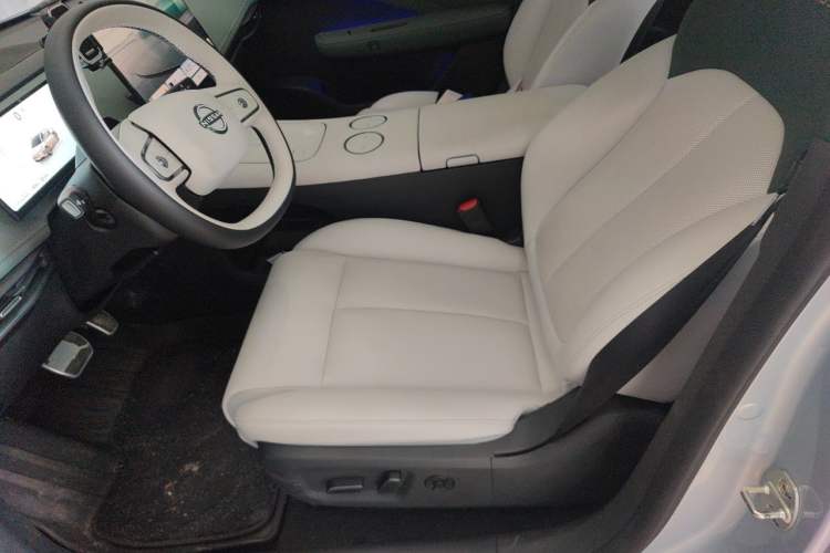 Used Nissan N7 2025 510 Max Left Front Seat