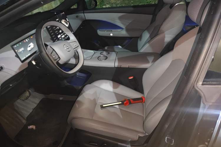 Used Nissan N7 2025 625 Max Left Front Seat