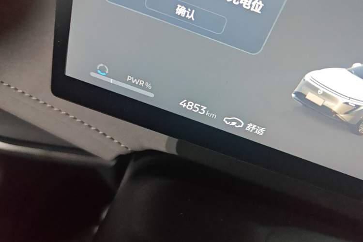 Used Nissan N7 2025 625 Max Odometer Close Up