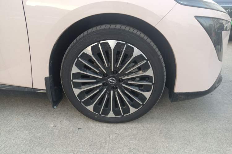 Used Nissan N7 2025 510 Pro Right Front Wheel Hub