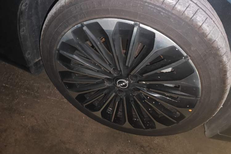Used Nissan N7 2025 625 Max Right Front Wheel Hub