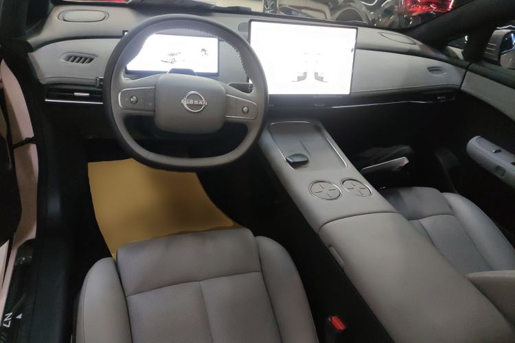 Used Nissan N7 2025 625 Max Center Console