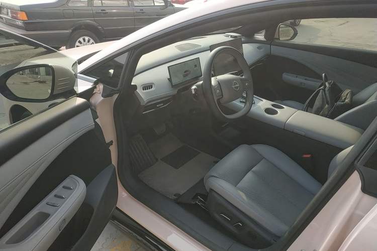 Used Nissan N7 2025 625 Max Driver Seat
