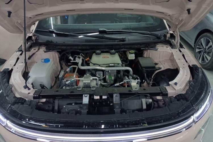 Used Nissan N7 2025 625 Max Engine Bay