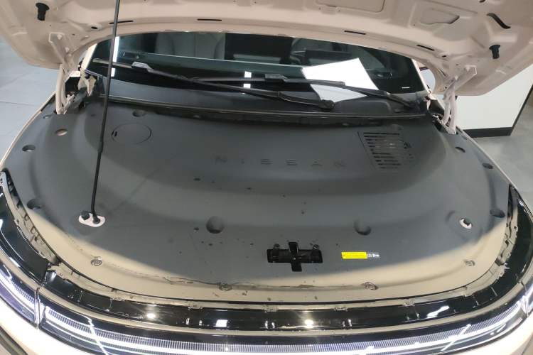 Used Nissan N7 2025 625 Max Engine Bay