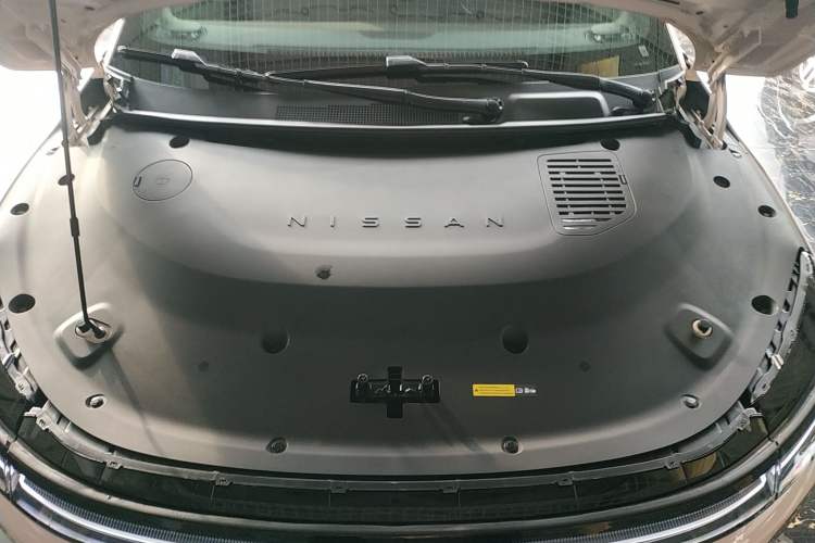 Used Nissan N7 2025 625 Max Engine Bay