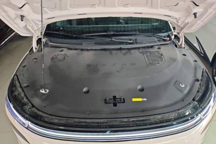 Used Nissan N7 2025 625 Max Engine Bay