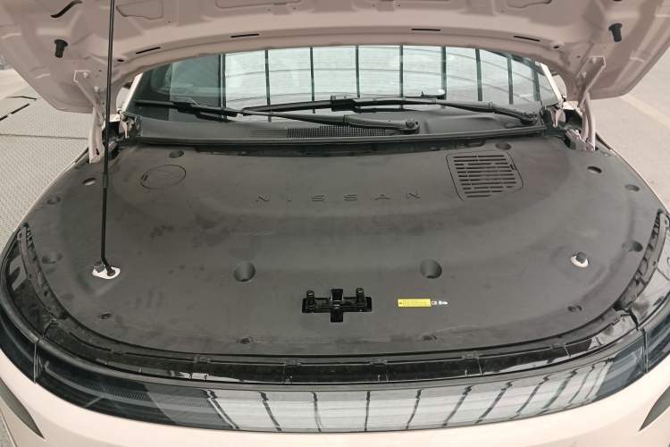 Used Nissan N7 2025 625 Max Engine Bay