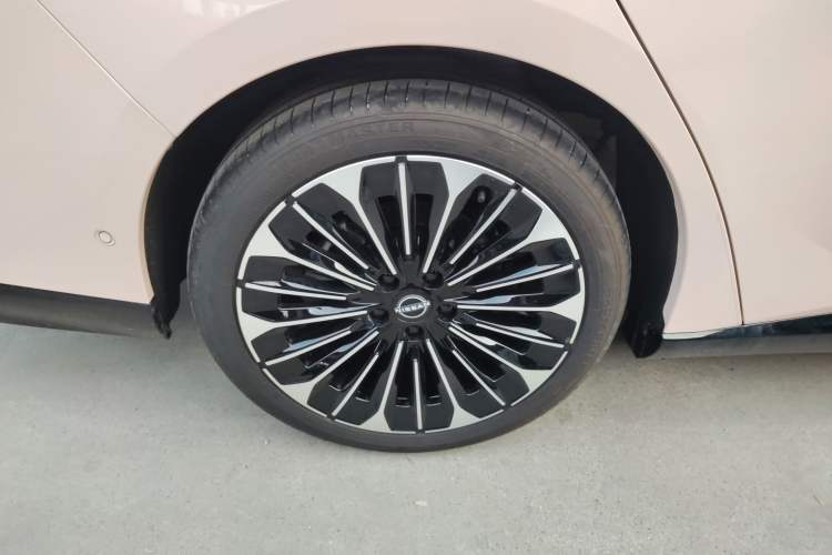 Used Nissan N7 2025 510 Max Exterior 3